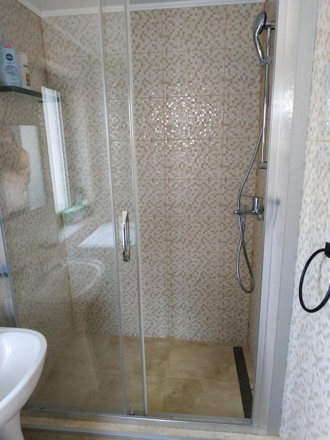 Entire Home Bukarest Eksteriør billede